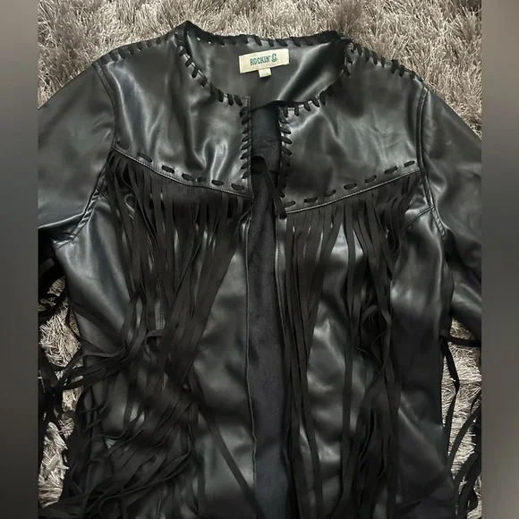 Elegant Black Leather Fringe Jacket - Picture 3 of 6